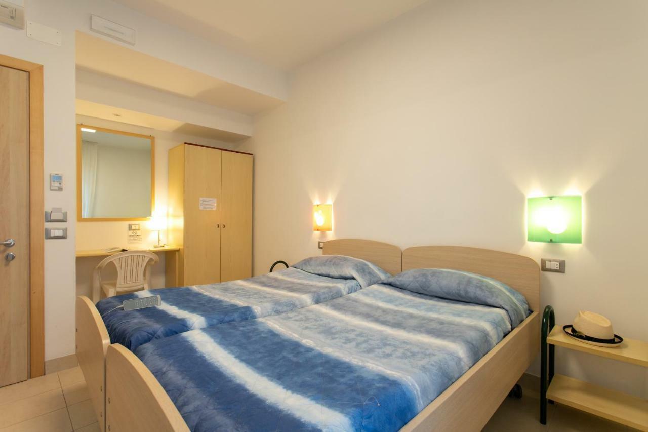 Double or Twin Room - Disability Access,798866355:JPEG